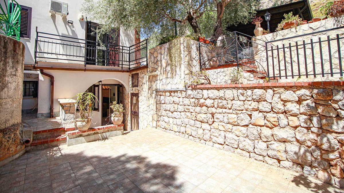 Partanna Villa | Teatro Apartments Mondello whole independent accommodation free parking