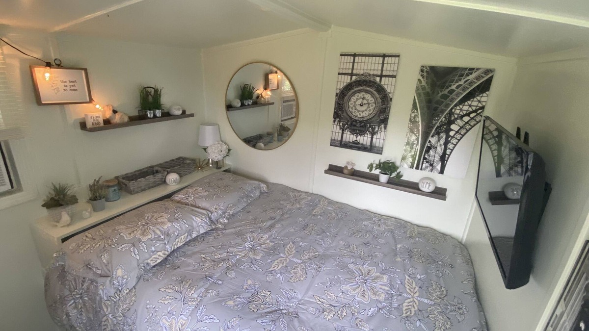 Wooldridge House | Teeny Tiny House Getaway in the Missouri Countryside