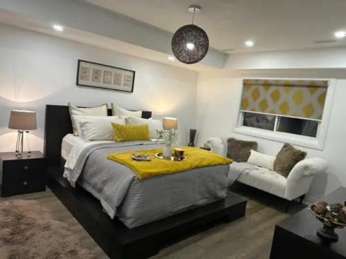 Churchill Meadows House | Tehreem's Luxurious Private Bedroom En Suite