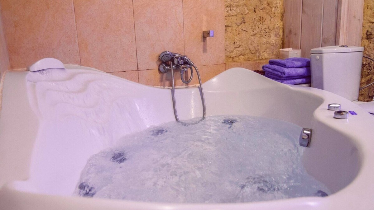 Quintana de Valdivielso Cottage | Tejada Apartment with Jacuzzi - Torre San Martín