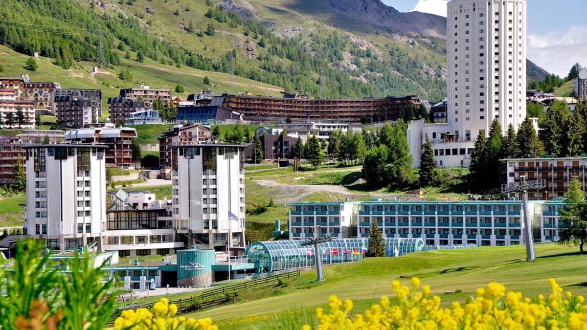 Sestriere Apartment | Teleo 76 Ski In - Ski Out 50m
