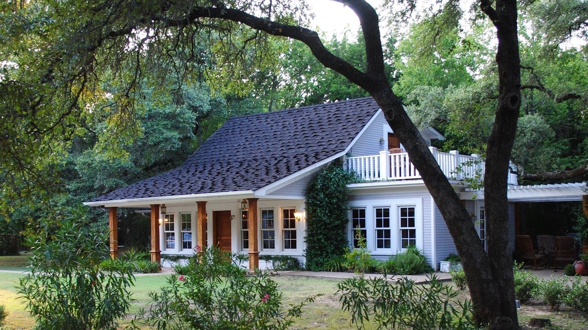 Waco Cottage | Tell Story Walk - Private Cottage in the Country