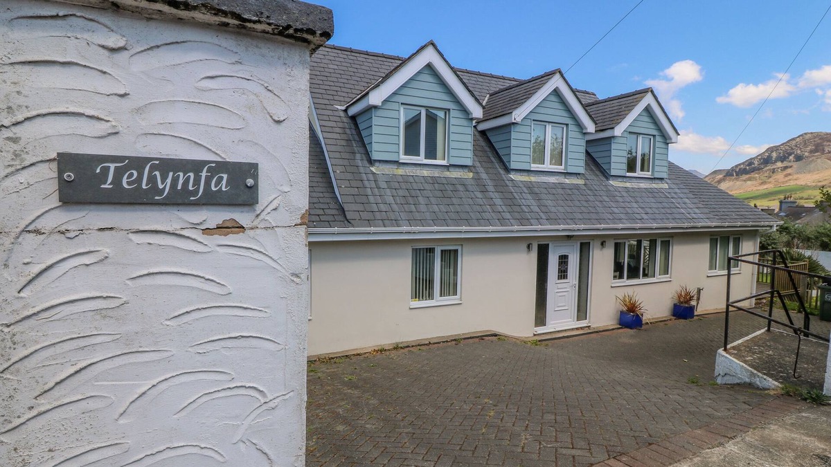Nefyn House | TELYNFA, family friendly, country holiday cottage in Nefyn