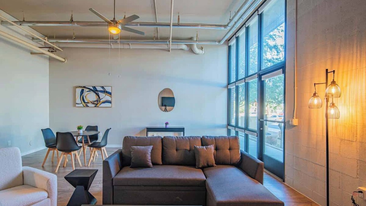 Tempe Apartment | Tempe Close To ASU | Pool, Gym, W/D & Parking