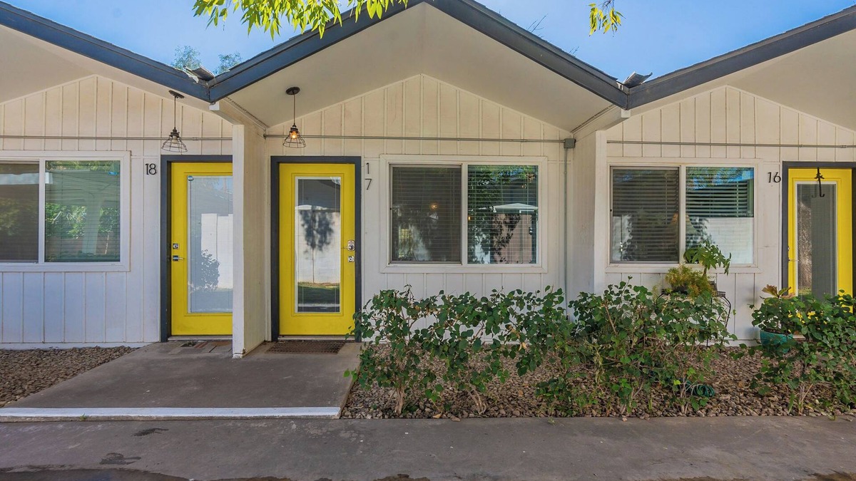 Tempe Apartment | Tempe Cottage - ASU - Pets OK - 2 Free Bikes!
