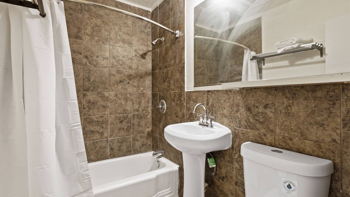 Ogden Hotel | Temple View Inn: Skiing & Downtown Delights Await!"n