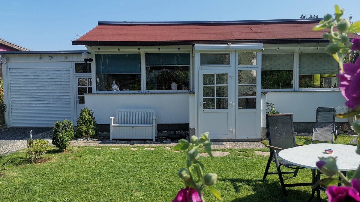 Loissin House | Temporary home, Cozy cottage just 200 meters from the beach