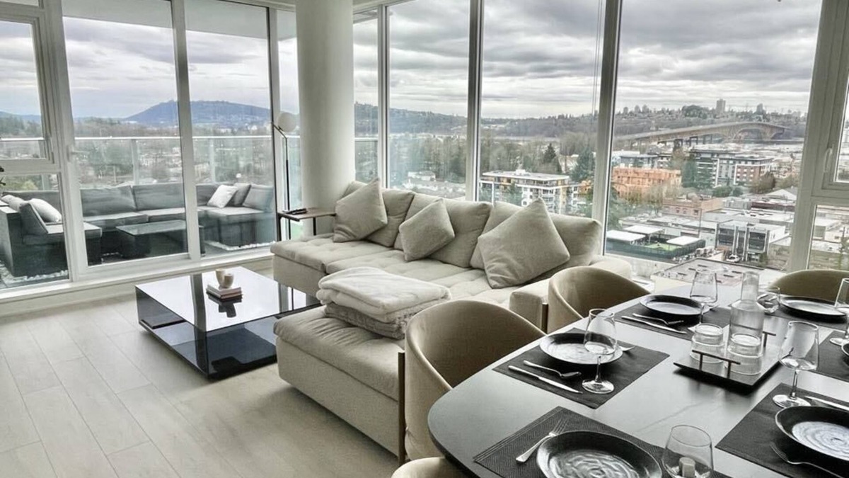 District of North Vancouver Apartment | Tempurpedic King Bed Luxury Residence/Panoramic Views/Patio/EV Parking/Gym/Sauna