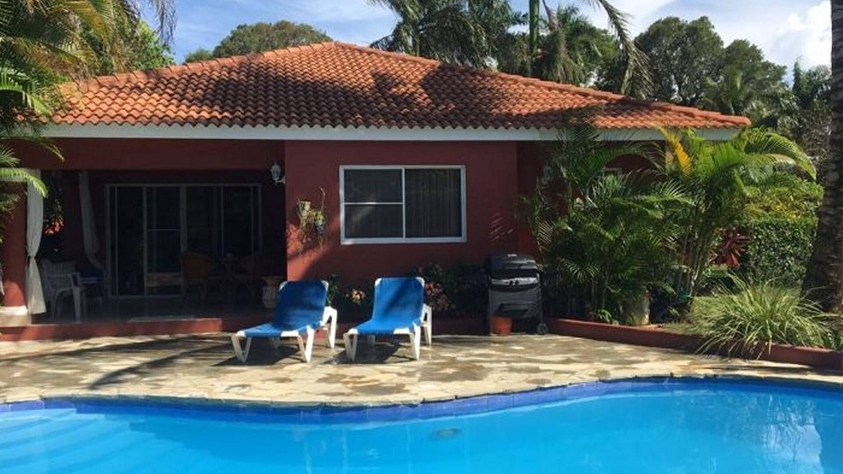 Urbanizacion Tavarez Villa | Tennis/Basket/Soccer courts and a private 3BD villa with pool near shops/bars