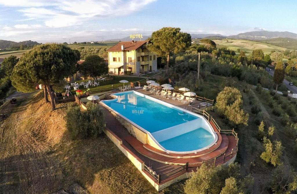 Castellina Marittima Hotel | Tenuta La Lupa