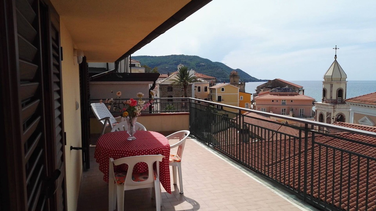 Santa Maria di Castellabate Apartment | Terrace with seaview in Castellabate Cilento