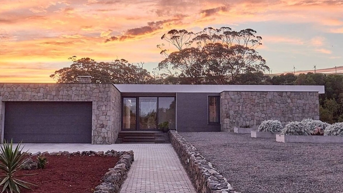 Fonte Bastardo House | Terceira Casa Azul- Ultra Modern Home with Pool in a Historic Floral Paradise