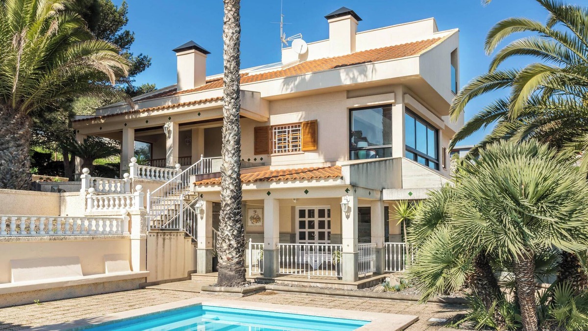 La Concepcion House | "Teresita High Views" with Panoramic View, Private Pool, Wi-Fi, Garden & Terrace