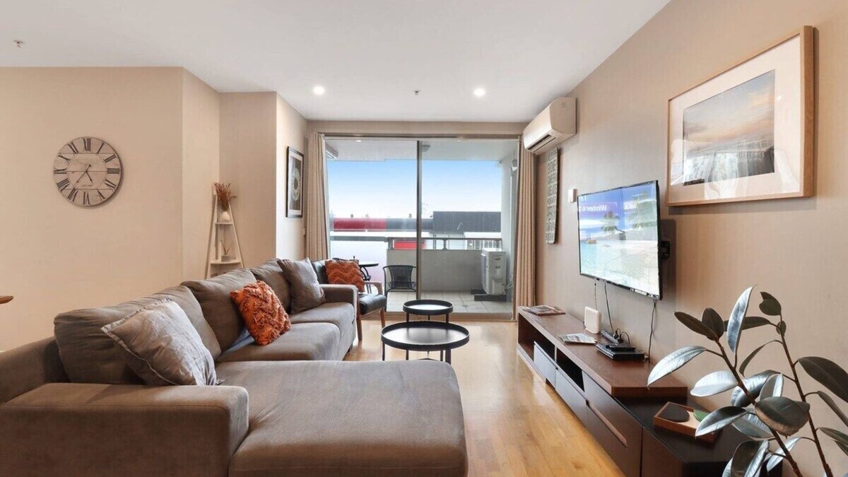 Geelong Apartment | Terminus Apartment I Steps from Geelongs Buzz