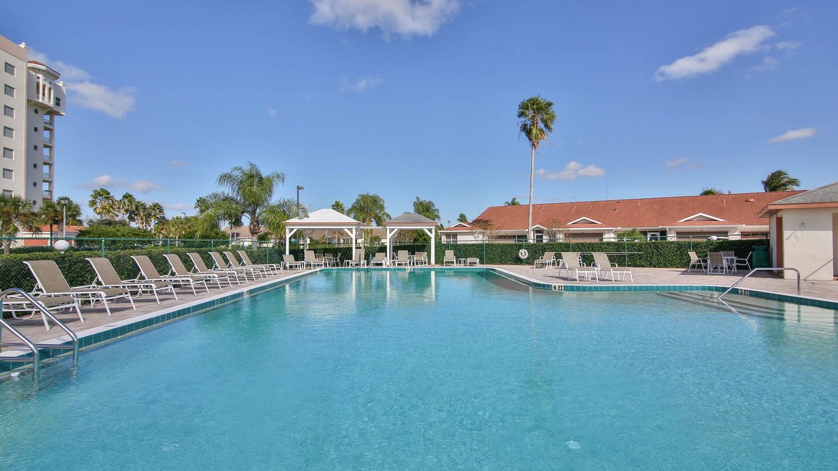 Palmetto Villa | Terra Ceia Beauty! Golf Course, Heated Pool, WIFI, Nature Trail and much more