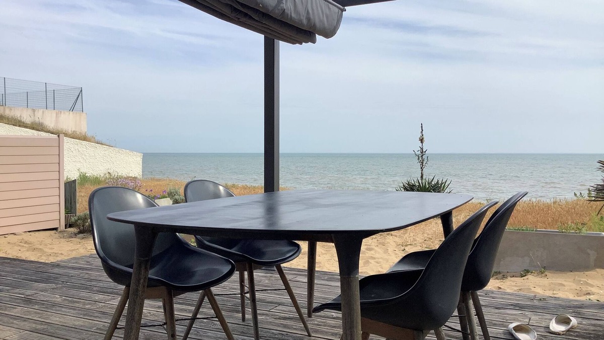 La Tranche-sur-Mer Apartment | TERRACE APARTMENT DIRECT ACCESS TO THE BEACH