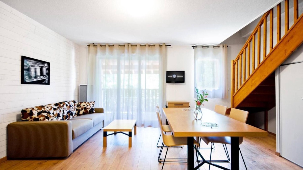 Ax-les-Thermes Apartment | Terrace, balcony, parking, tv, ski locker, 24m², Ax-Les-Thermes