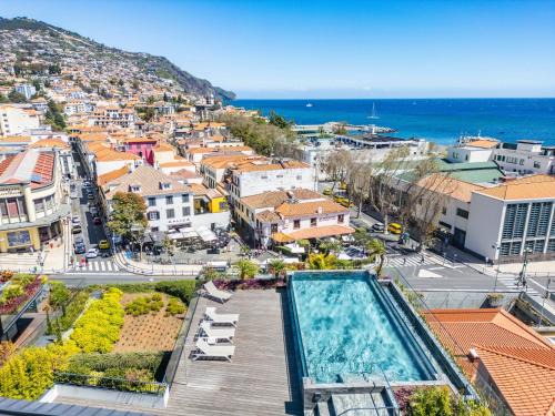 Se Apartment | Terrace, Grill & Infinity Pool at Savoy Insular