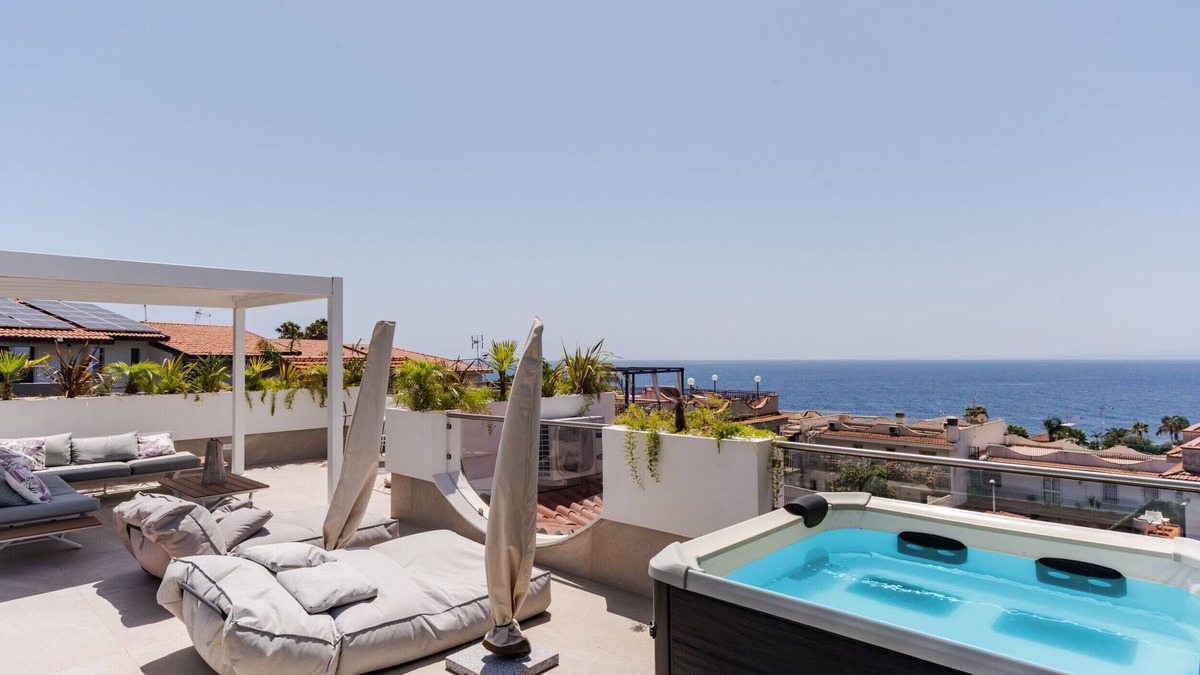Cannizzaro Apartment | Terrace & Jacuzzi - Tropicalia by Wonderful Italy