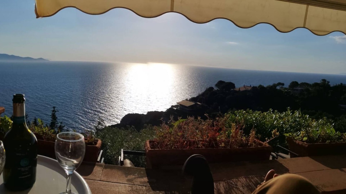 Cala Piccola Apartment | Terrace on the island of Giglio