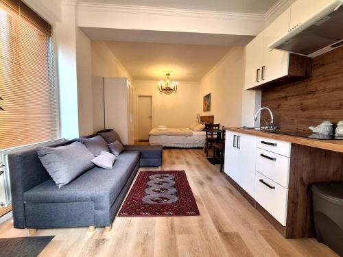 Tuchomerice Apartment | Terrace Suite - KindStay Suites Prague Airport