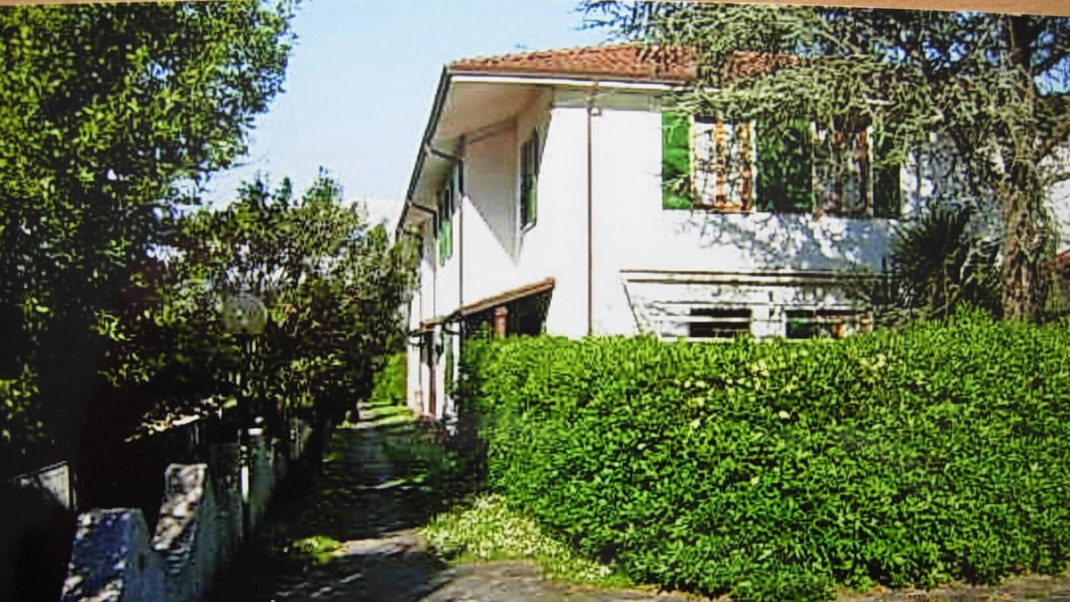 Ameglia House | Terraced holiday home in a green area near the beaches