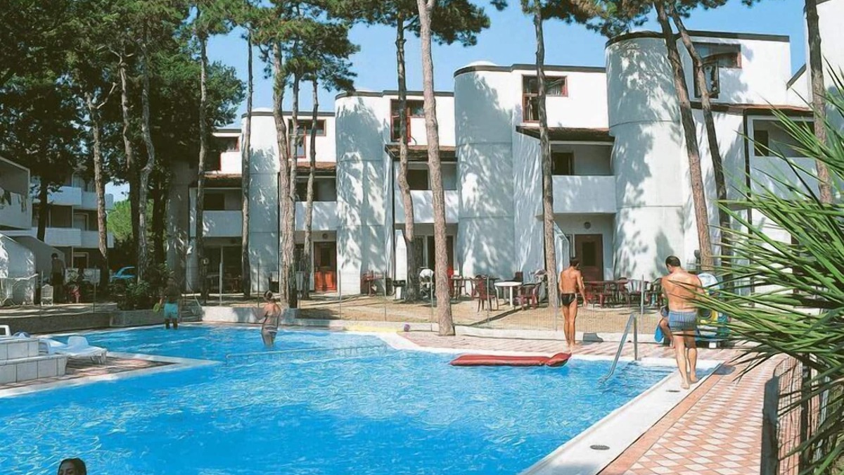 Lignano Pineta House | Terraced house with communal pool