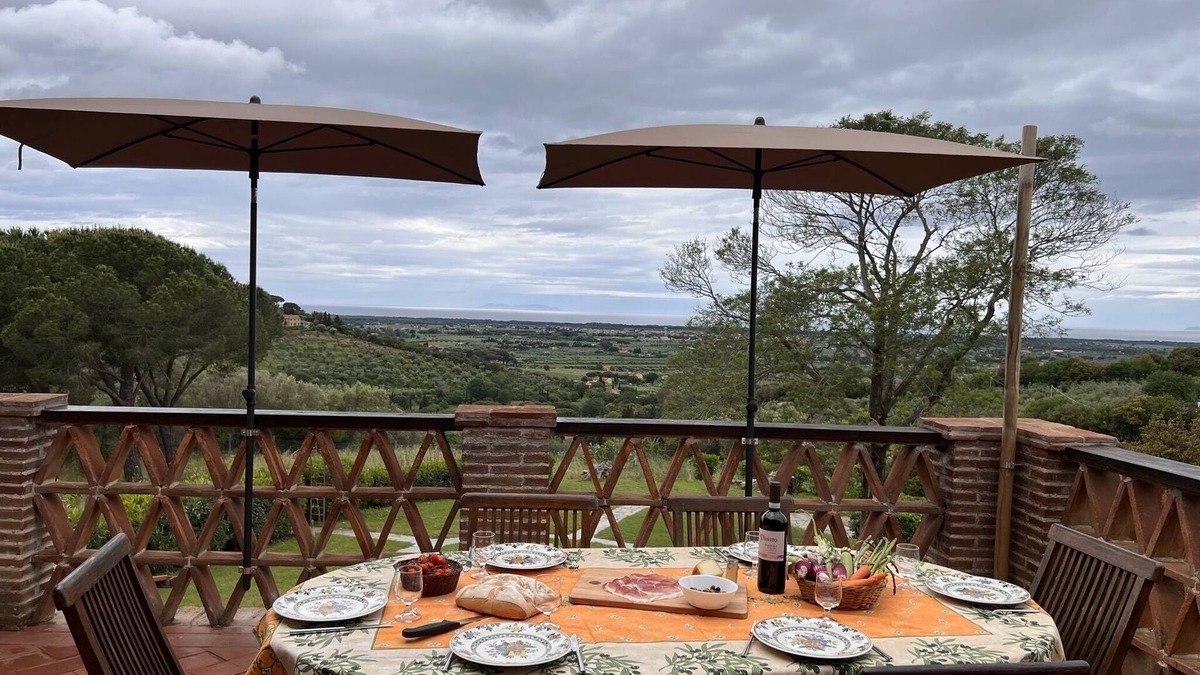 Castagneto Carducci Apartment | "Terrazza" apartment in a country house, garden, sea view 6 km to the sea