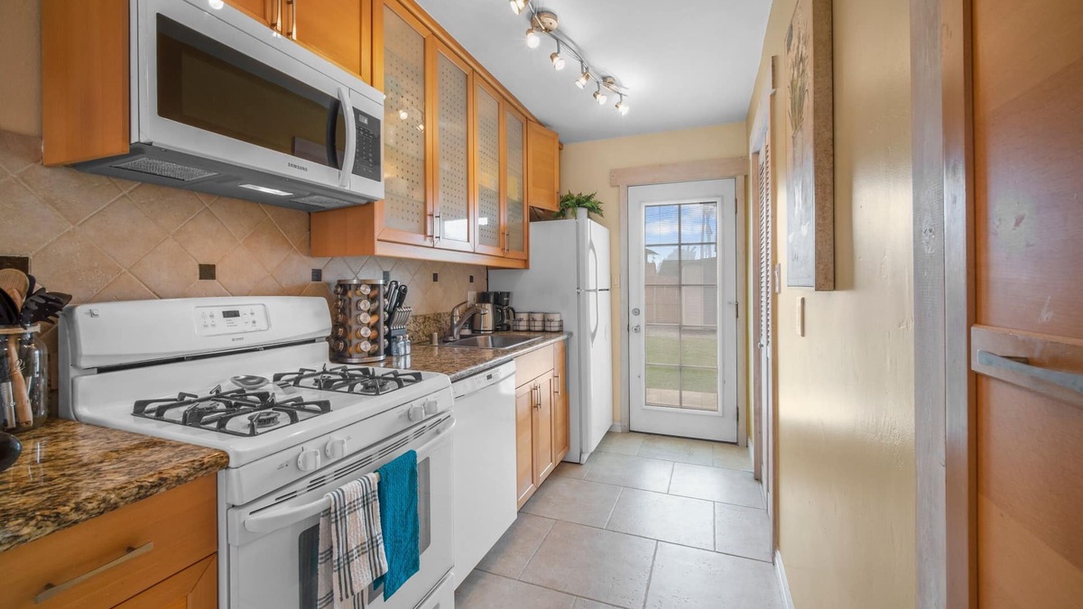 Imperial Beach House | Terrific 2-bedroom house with WiFi in Imperial Beach Large Yard pet ok