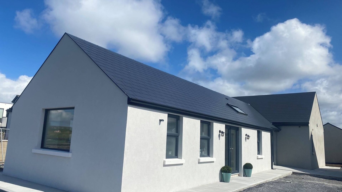 Lahinch House | Terrific 3-bedroom luxury house on the golf course, 5 min walk to town/beach