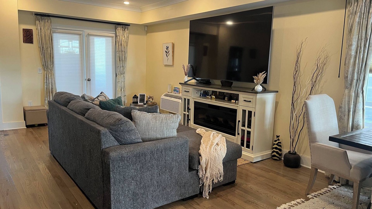 Greenville House | Terrific 3-bedroom house 20 mins away from NYC
