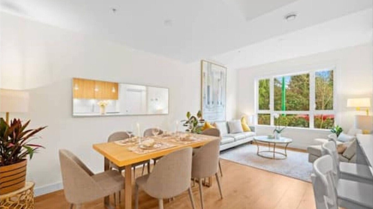 Pemberton Heights House | Terrific 4-bedroom townhome in enchanting North Vancouver with AC