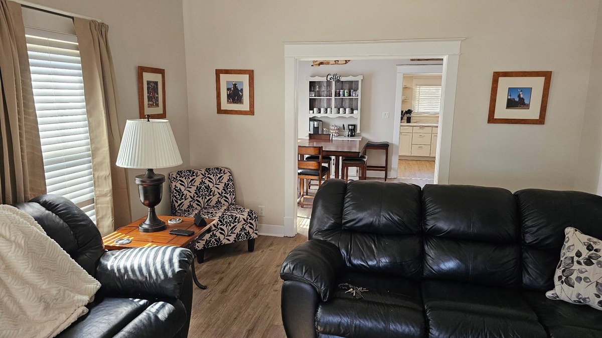 Taylor Berry House | Terrific 4-bedroom house with AC in Louisville