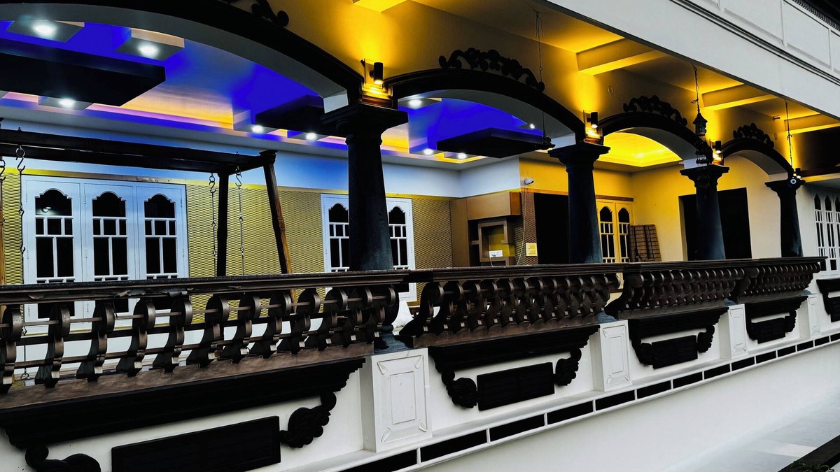 Kochi Villa | Terrific 5-bedroom villa with AC in vibrant KL CHILANKA PLACE-KERALA