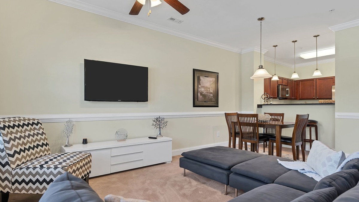 Pembroke House | Terrific townhome in charming Pembroke