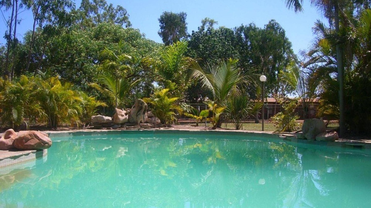 Mataranka Hotel | Territory Manor Motel & Caravan Park