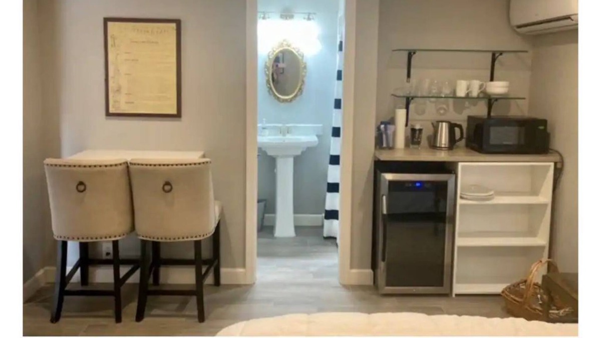 Tulsa Apartment | Terwilleger Heights Garden apartment with saltwater pool