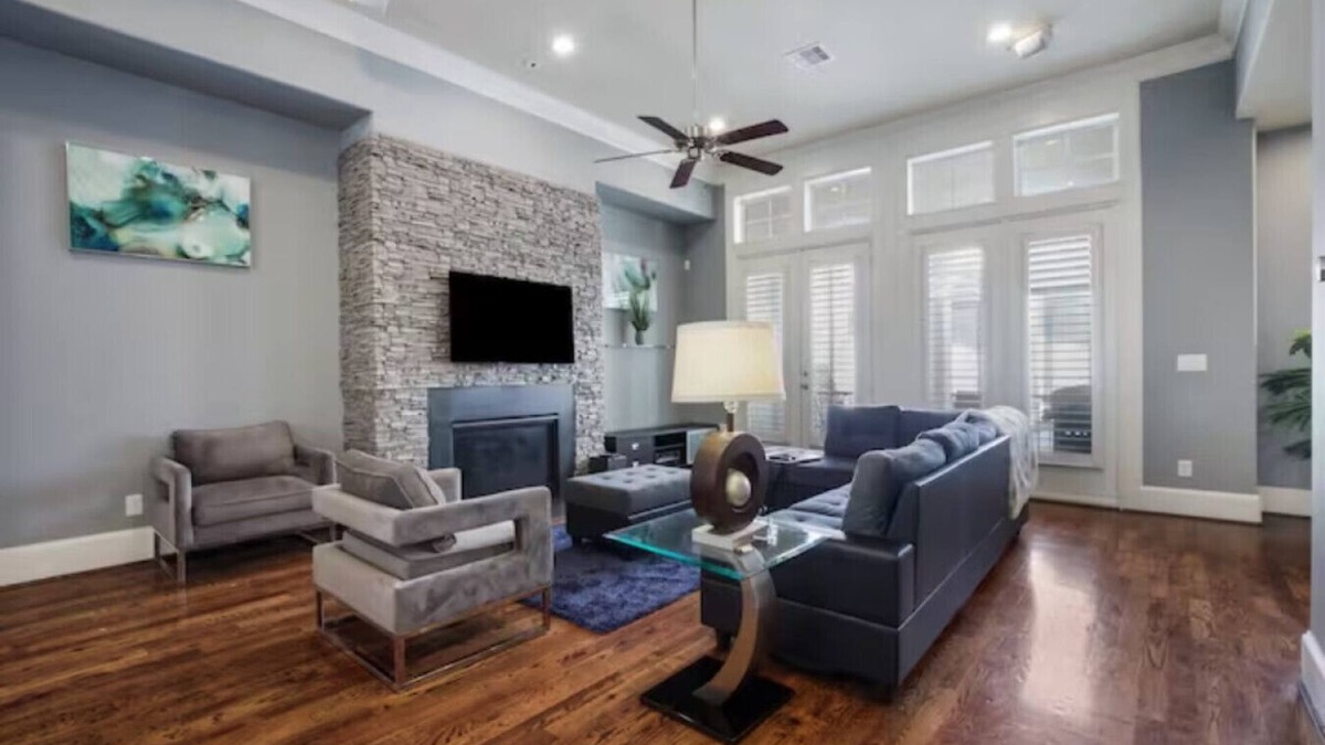 Riverside Terrace Apartment | Tesla-Charger | TX Medical Ctr | Sleeps 7 | 5 beds