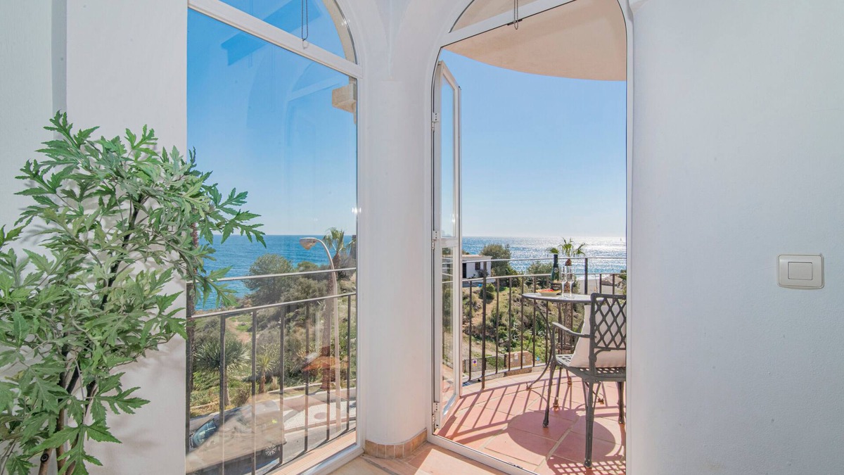 Almunecar Apartment | Tesorillo Beach in Velilla for sea lovers on the Costa Tropical!