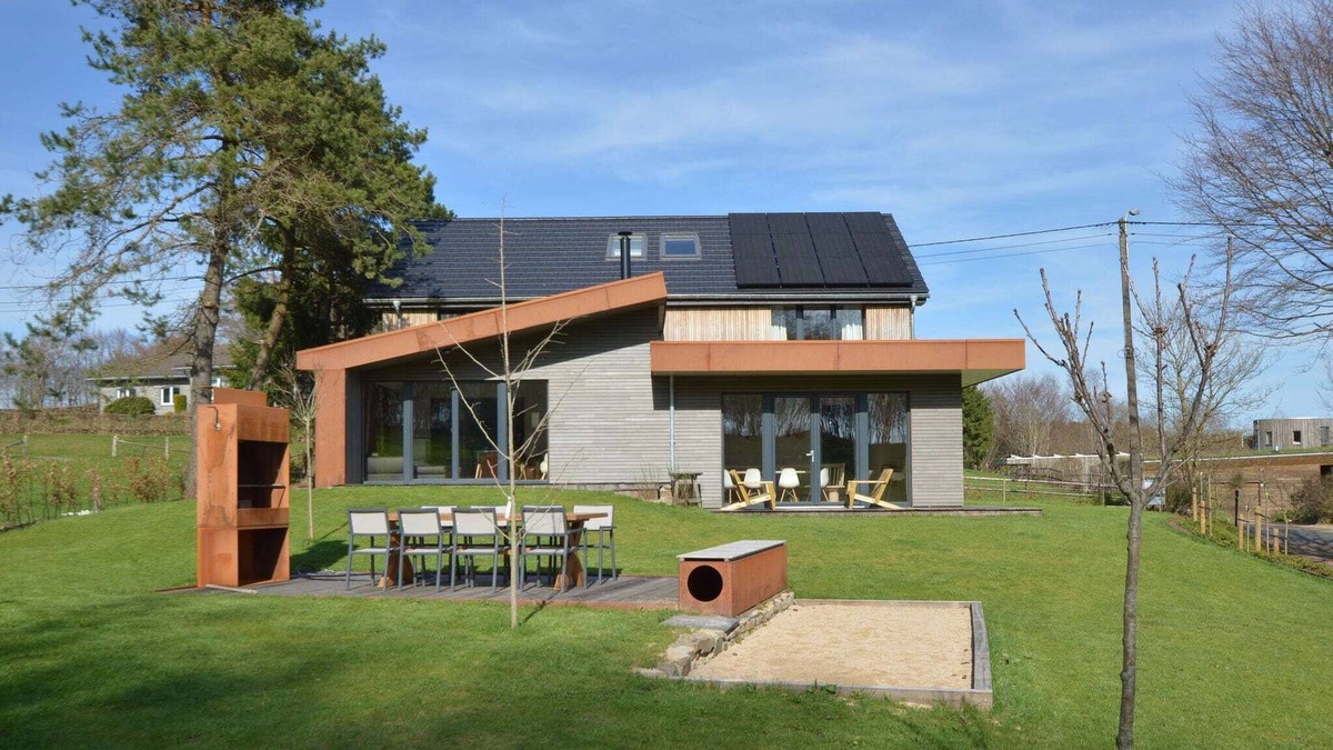 Waimes House | Test Property : Enchanting Holiday Home in Waimes with Fenced Garden