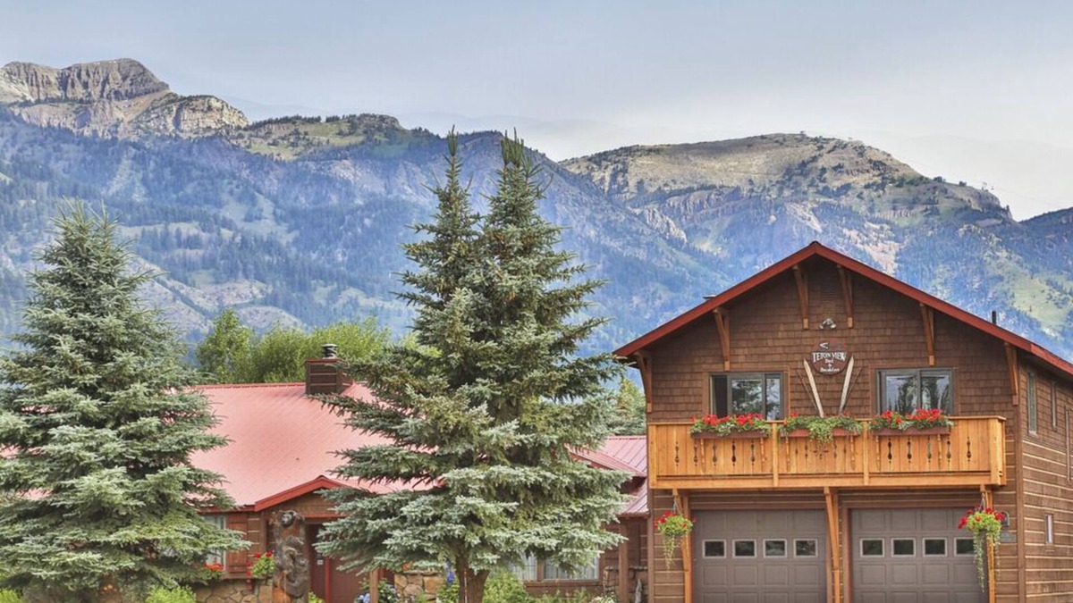 Moose Wilson Road Cabin | Teton View B&B - The Cabin - incl. Great Breakfast-Teton Views-no cleaning fees