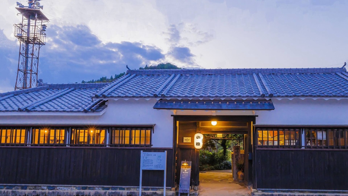 Fukusaki Villa | Tetsu-juro (former Ogunis) , Himeji Castles back parlor-like"400-year-old inn"