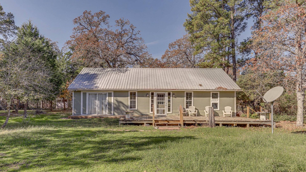 Smithville Cottage | Texas Retreat w/Deck, Near Fishing & State Park!