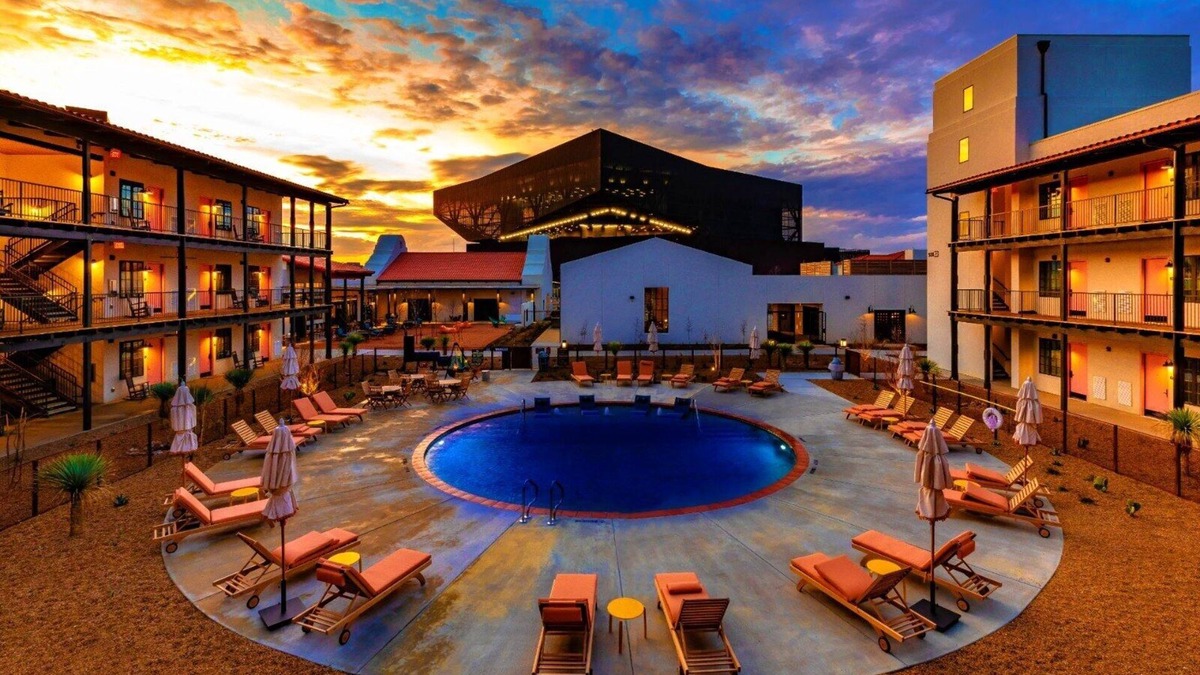 Las Colinas Hotel | Texican Court, by Valencia Hotel Collection