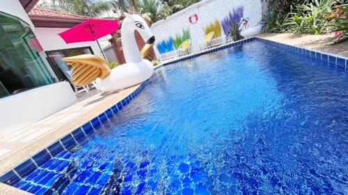 Pratumnak Hill Villa | Thai luxury pool villa 3 beds