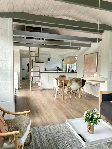 Øer Strand House | Thatched Cottage Near Øer Beach And Ebeltoft