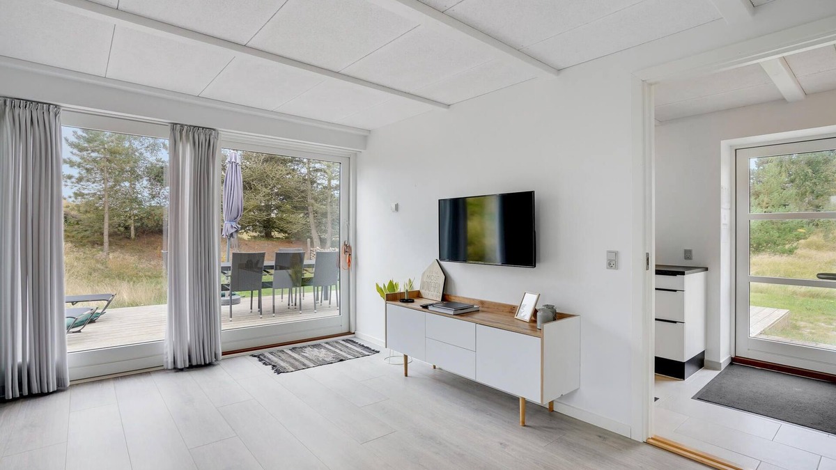 Toftum House | Thatched cottage with modern, bright interior and underfloor heating throughout the first floor.
