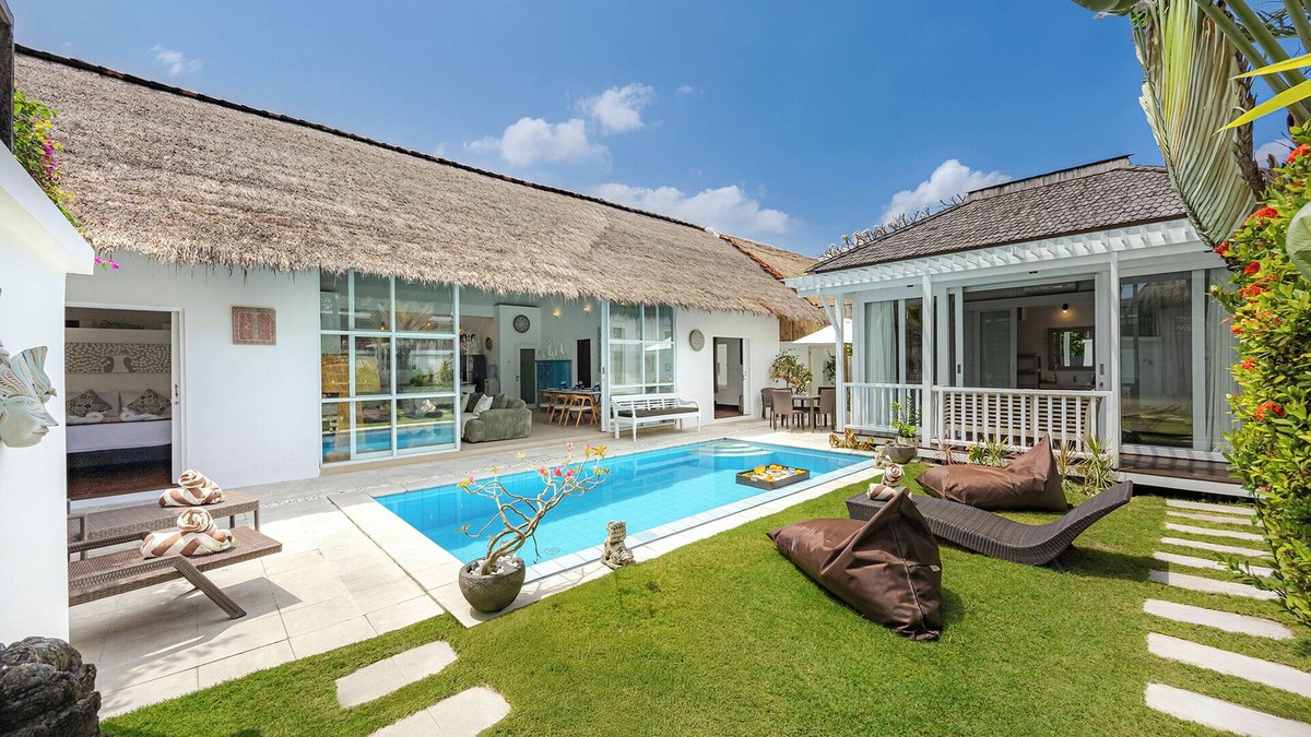 Sunset Road Villa | Thatched Tropical Garden Home with Pool in Trendy Seminyak