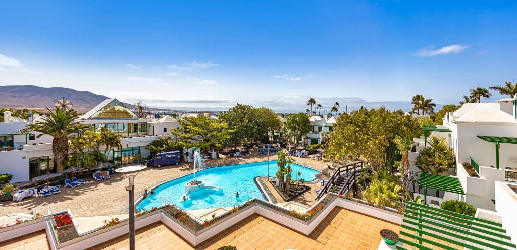 Playa Blanca Hotel | THB Royal