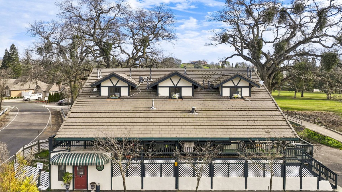 Valley Springs Bed & Breakfast | The 10th Green Inn